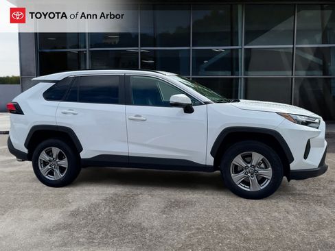Used 2025 Toyota RAV4 XLE AWD/4WD image 11