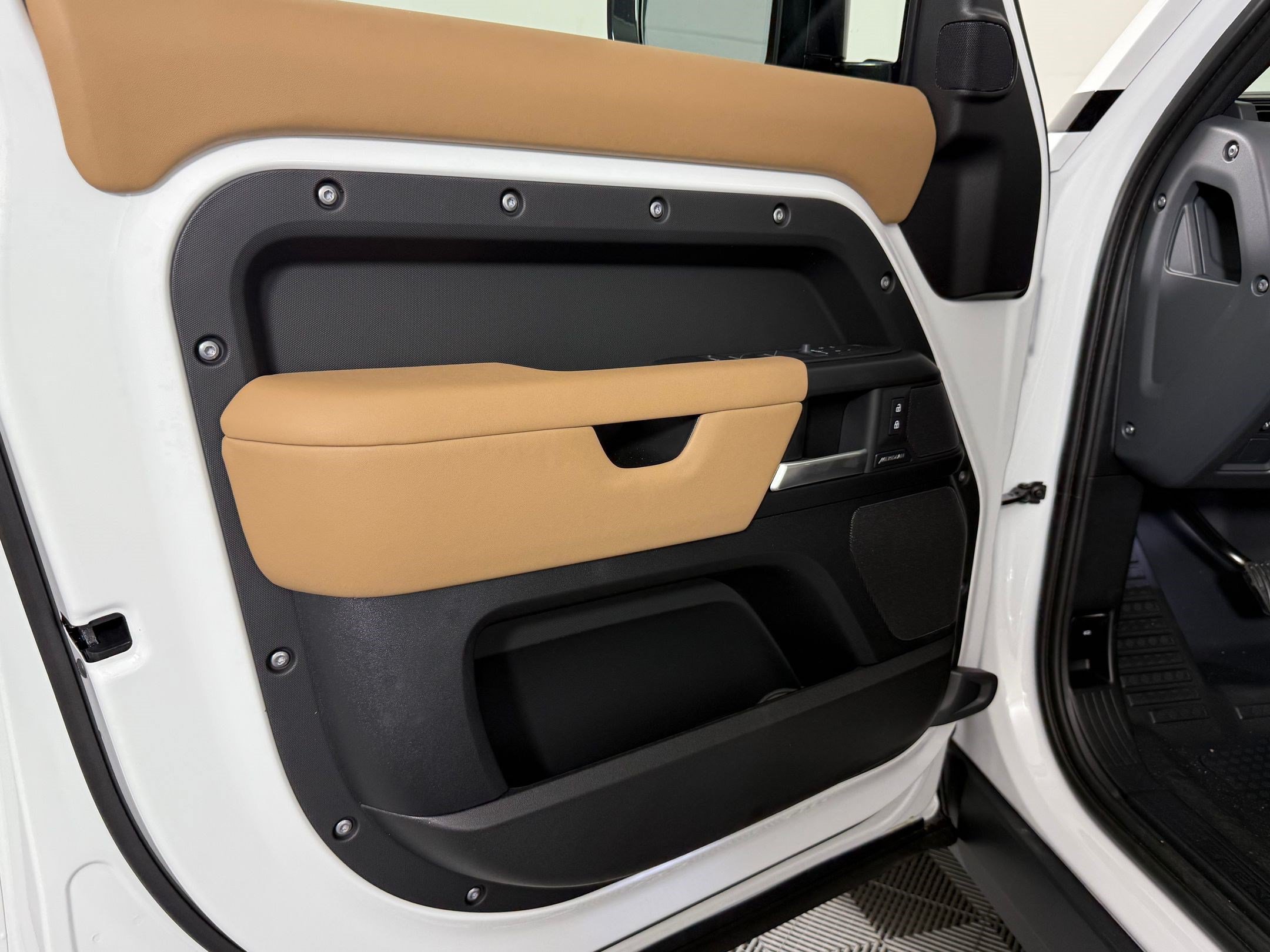 New 2026 Land Rover Defender 110 S AWD/4WD image 13