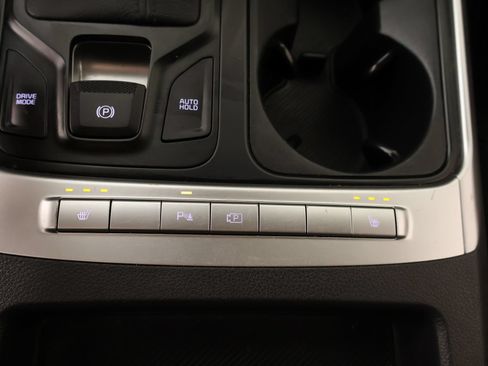 Used 2025 Kia Carnival FWD image 8