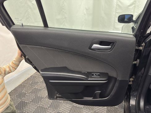 Used 2019 Dodge Charger SXT image 27