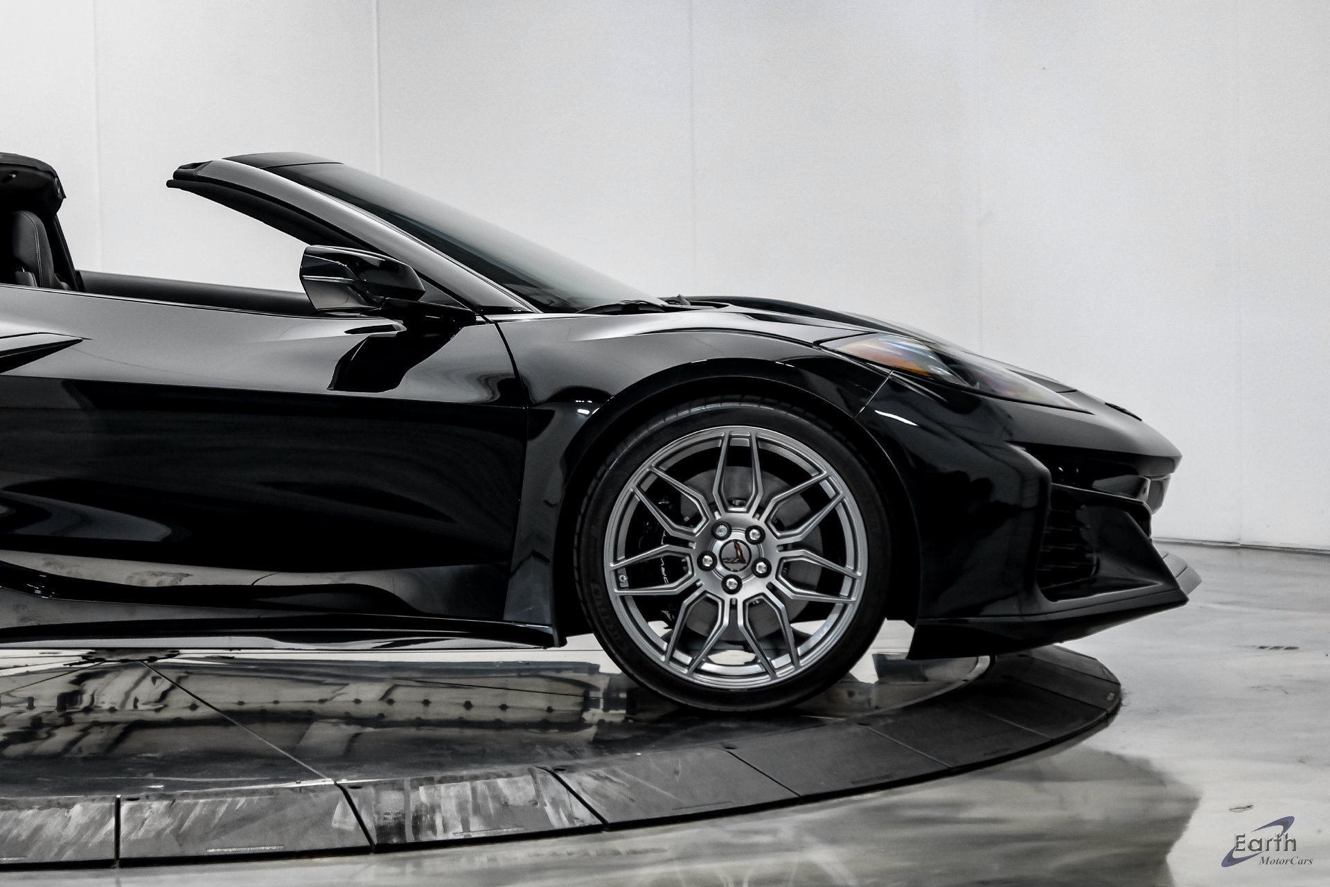 Used 2024 Chevrolet Corvette Z06 RWD image 30