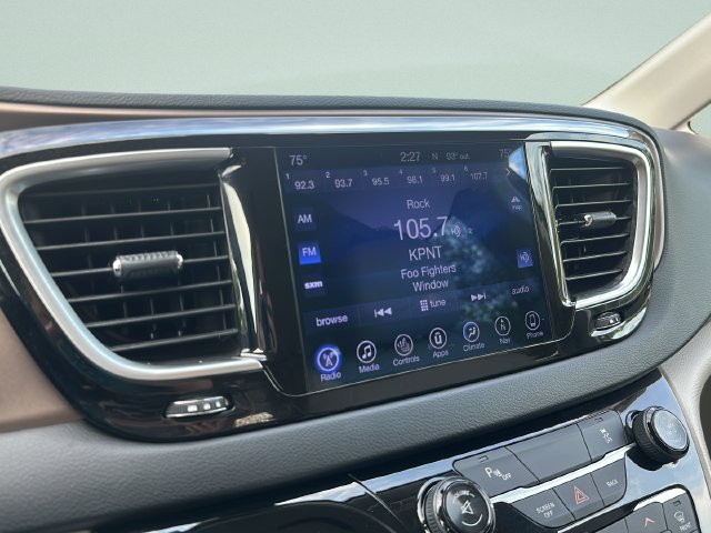 Used 2017 Chrysler Pacifica Touring-L Plus FWD image 38