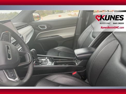 Used 2025 Jeep Compass Limited AWD/4WD image 6
