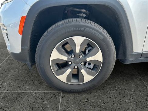 Used 2025 Jeep Grand Cherokee Limited 4xe image 9