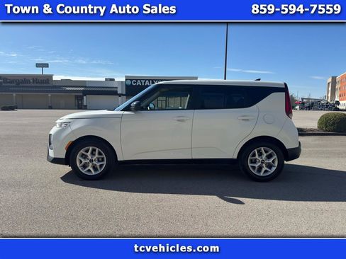 Used 2022 Kia Soul LX w/ Technology Package FWD image 1