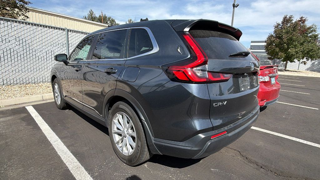 Used 2023 Honda CR-V EX image 3
