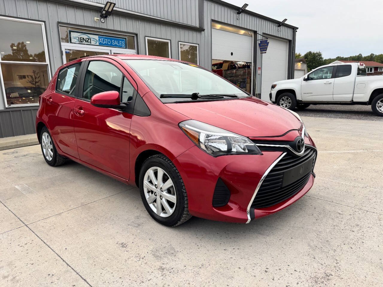 Used 2017 Toyota Yaris LE w/ Carpet Mat Package FWD image 2