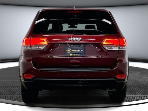 Used 2020 Jeep Grand Cherokee Laredo AWD/4WD image 5
