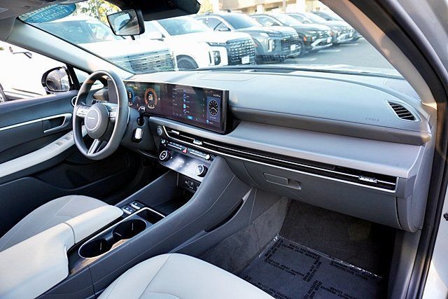 Certified 2025 Hyundai Sonata SEL FWD image 17