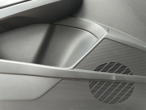 Used 2025 Volkswagen Taos SE image 31