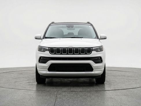 Used 2025 Jeep Compass Limited AWD/4WD image 2