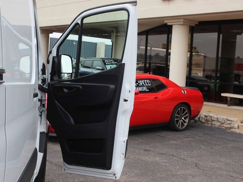 Used 2025 Mercedes-Benz Sprinter 2500 image 9