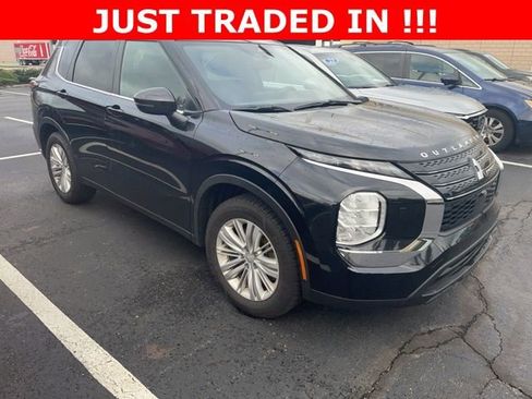 Used 2022 Mitsubishi Outlander ES image 1