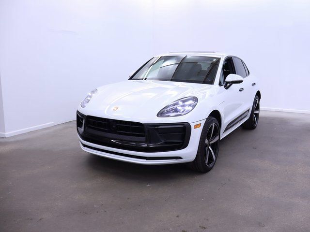 Certified 2024 Porsche Macan AWD/4WD image 1