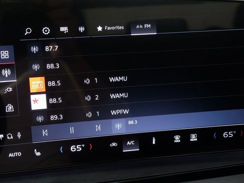 Used 2025 Audi Q6 e-tron Premium image 56