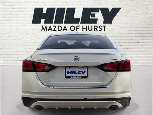 Used 2022 Nissan Altima 2.5 SV w/ SV Premium Package image 5