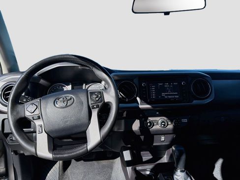 Used 2016 Toyota Tacoma SR5 RWD image 15