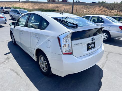 Used 2011 Toyota Prius Three w/ Navigation Pkg FWD image 4