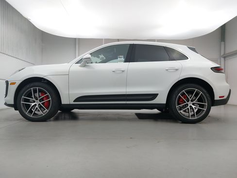 Certified 2026 Porsche Macan S AWD/4WD image 2