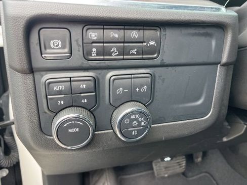 Used 2025 Chevrolet Suburban Z71 AWD/4WD image 18