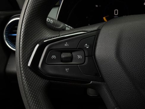Used 2025 Chevrolet Trax LT FWD image 32
