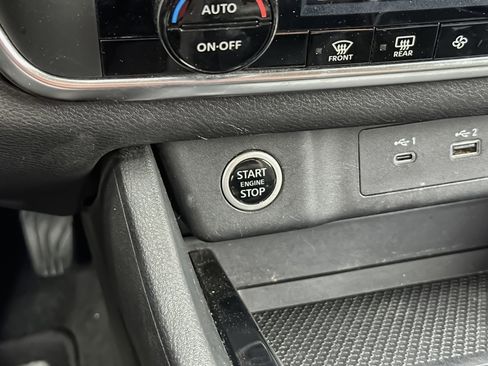 Used 2023 Nissan Rogue SV image 22