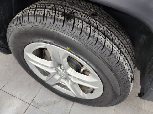 Used 2024 Jeep Compass Latitude image 3