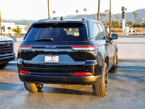 Used 2025 Jeep Grand Cherokee Limited w/ Luxury Tech Group II image 8