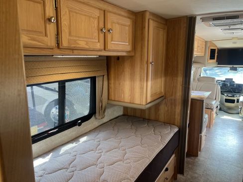 Used 2017 Ford E-450 and Econoline 450 Super Duty w/ Motorhome Prep Package RWD image 17