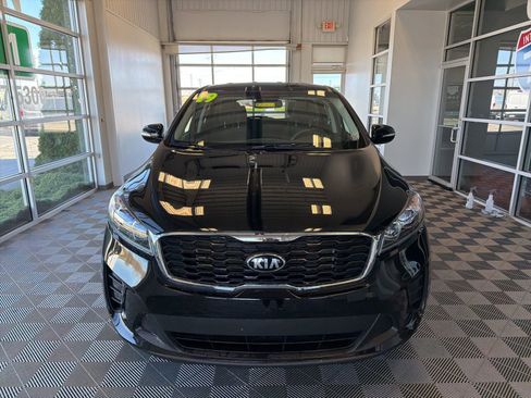 Used 2019 Kia Sorento LX image 2
