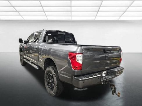 Used 2019 Nissan Titan SV w/ SV Convenience Package image 7