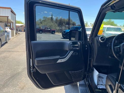 Used 2015 Jeep Wrangler Unlimited Sahara w/ Connectivity Group AWD/4WD image 21