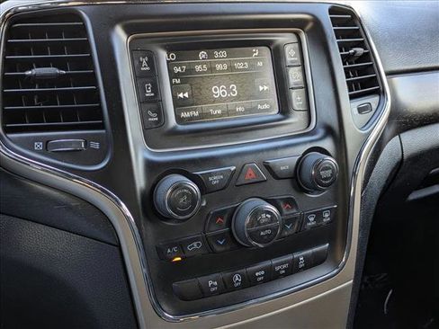 Used 2017 Jeep Grand Cherokee Laredo image 13