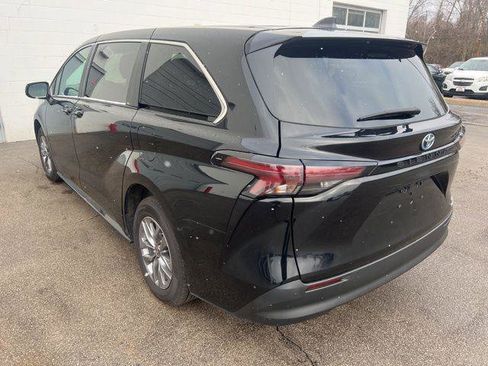 Certified 2024 Toyota Sienna LE image 3
