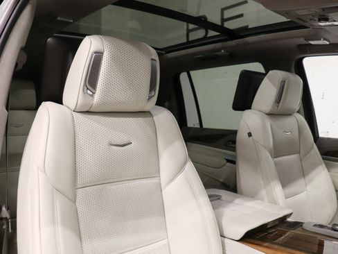 Used 2023 Cadillac Escalade ESV Sport Platinum AWD/4WD image 13