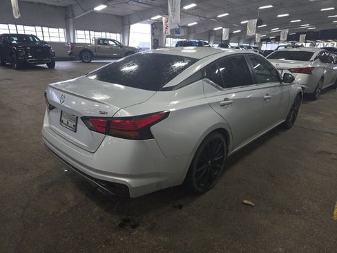 Used 2021 Nissan Altima 2.5 SR image 3