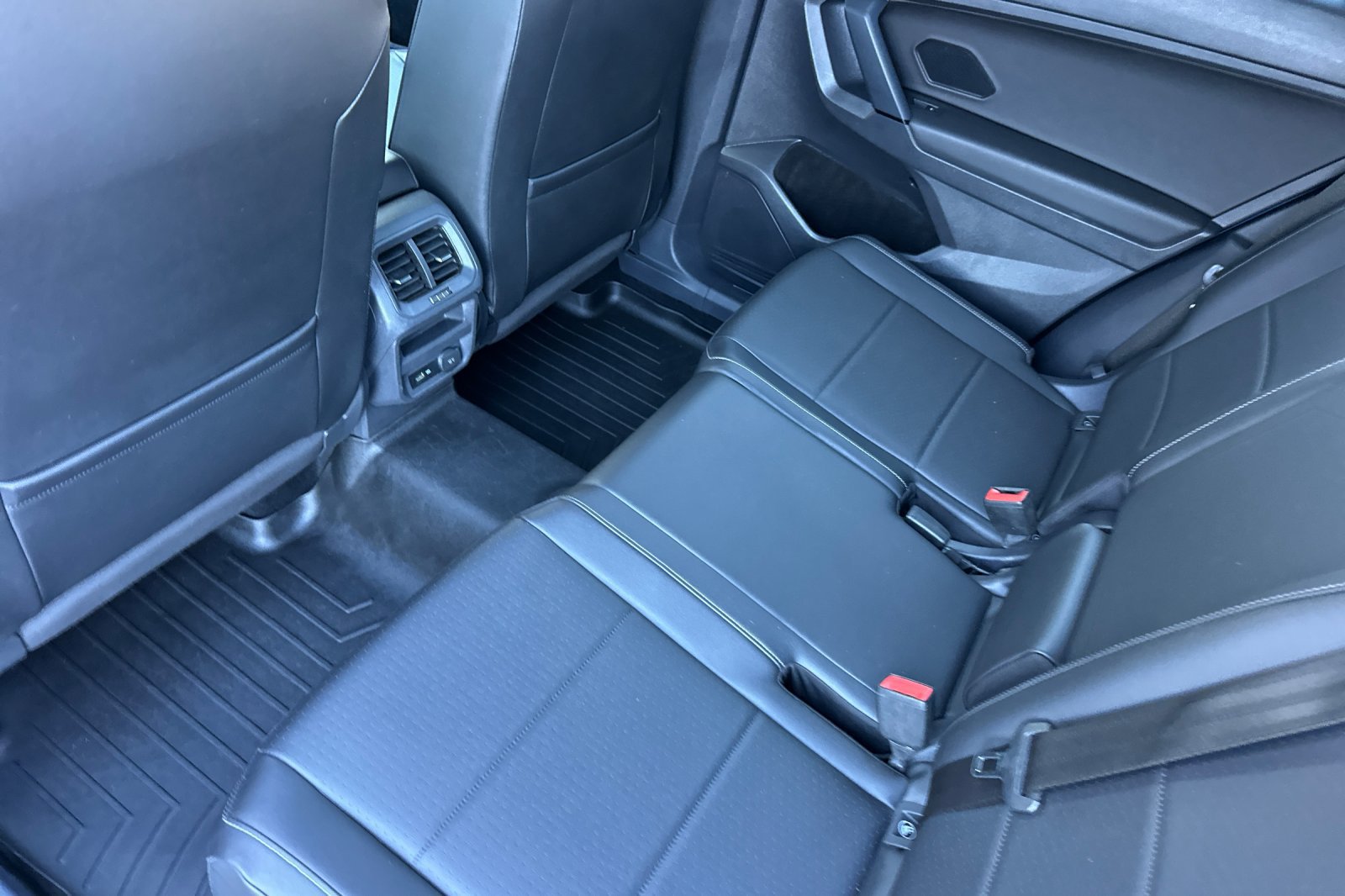 Used 2019 Volkswagen Tiguan SE AWD/4WD image 12
