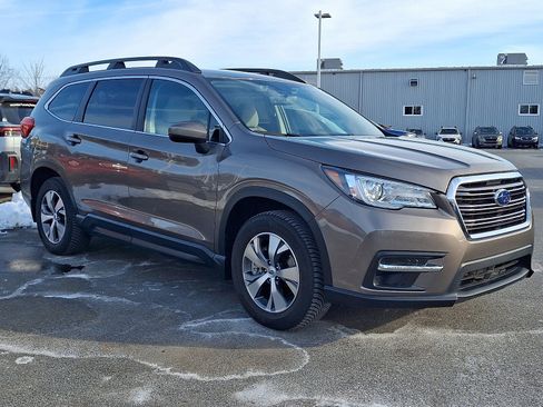 Used 2021 Subaru Ascent Premium w/ Convenience Package image 3