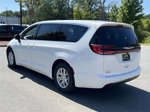 New 2026 Chrysler Pacifica Select image 11