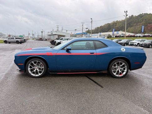 Used 2023 Dodge Challenger SXT w/ Plus Package image 3