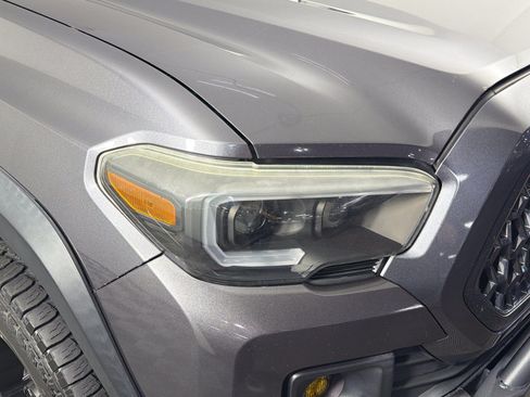 Used 2018 Toyota Tacoma TRD Off-Road AWD/4WD image 12