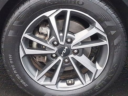 Certified 2023 Kia Forte LXS image 9