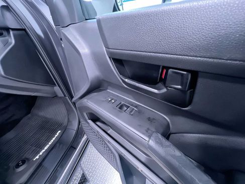 Used 2025 Toyota Tacoma SR5 AWD/4WD image 35