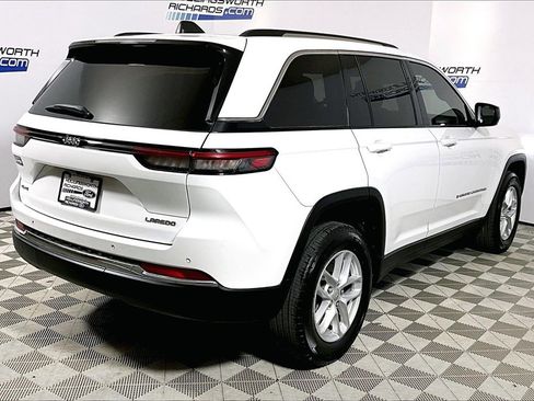 Used 2023 Jeep Grand Cherokee Laredo X image 9