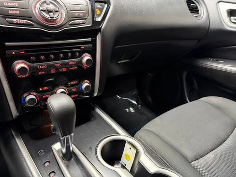 Used 2020 Nissan Pathfinder S AWD/4WD image 26