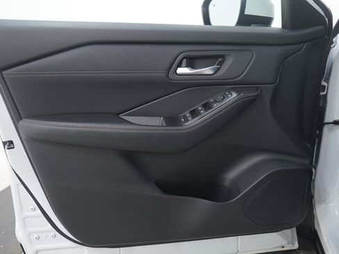 Used 2024 Nissan Rogue SV w/ SV Premium Package image 22