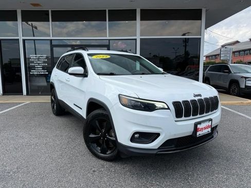 Used 2019 Jeep Cherokee Latitude Plus AWD/4WD image 2