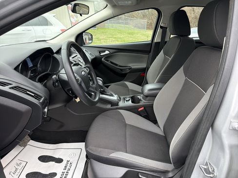 Used 2014 Ford Focus SE w/ SE Winter Package image 10