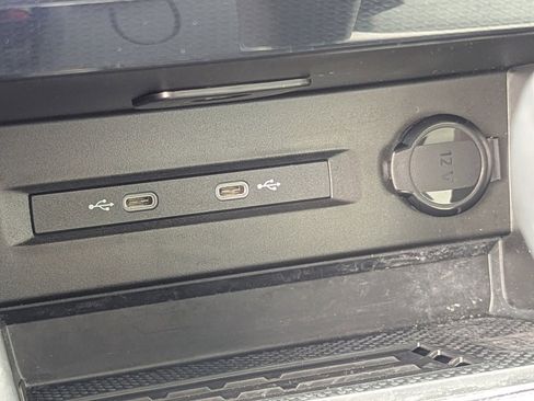 Used 2025 Volkswagen Taos SE image 22