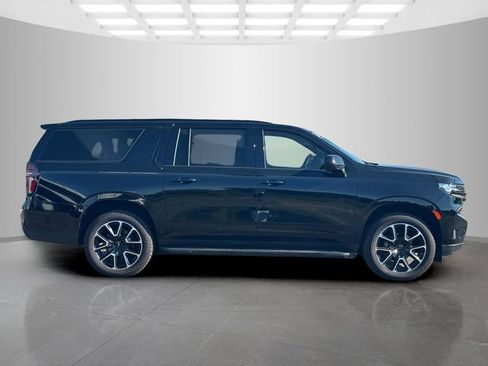 Used 2024 Chevrolet Suburban RST AWD/4WD image 8